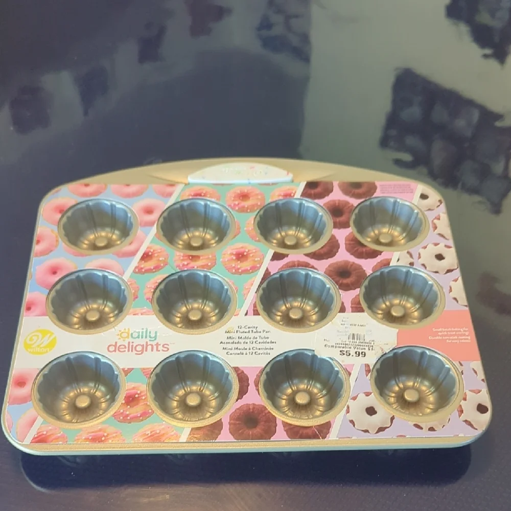 Wilton Mini Fluted Muffin Pan in Metallic Gold